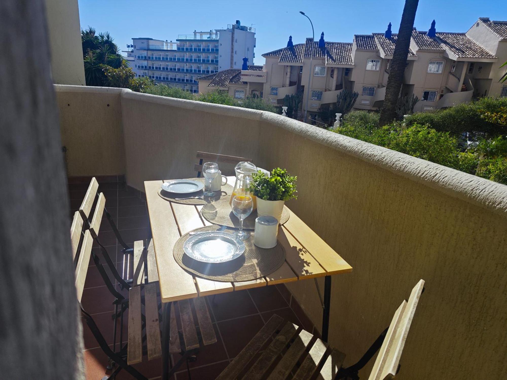 Casa Oasis Benalbeach 贝纳尔马德纳 外观 照片