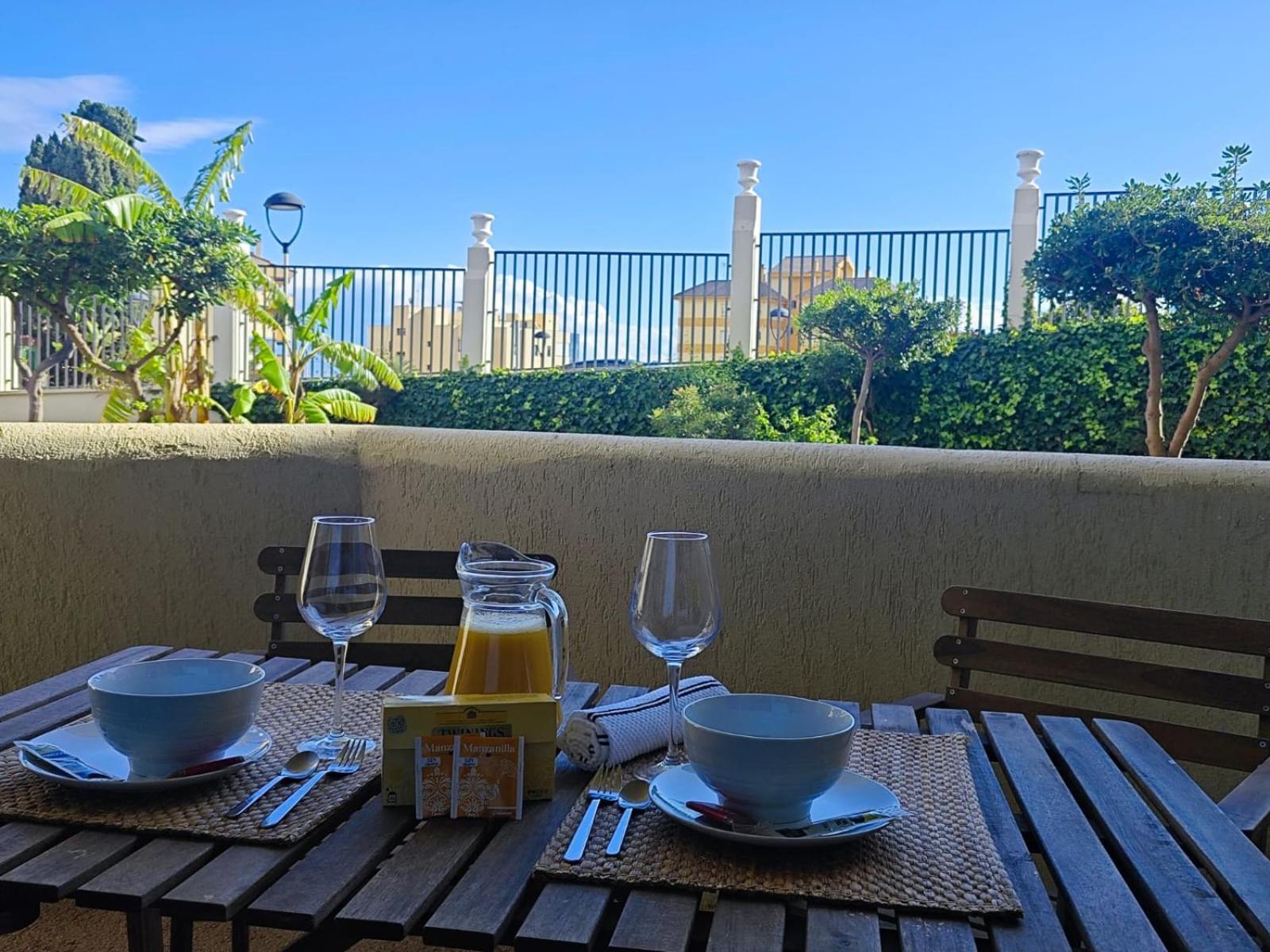 Casa Oasis Benalbeach 贝纳尔马德纳 外观 照片