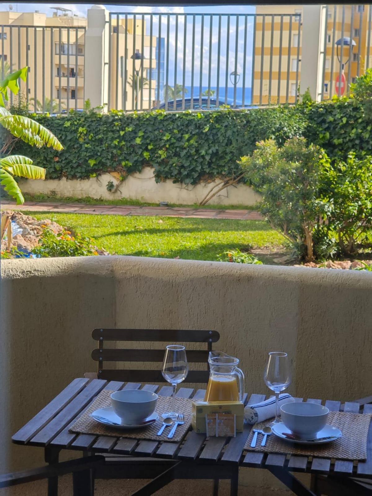 Casa Oasis Benalbeach 贝纳尔马德纳 外观 照片