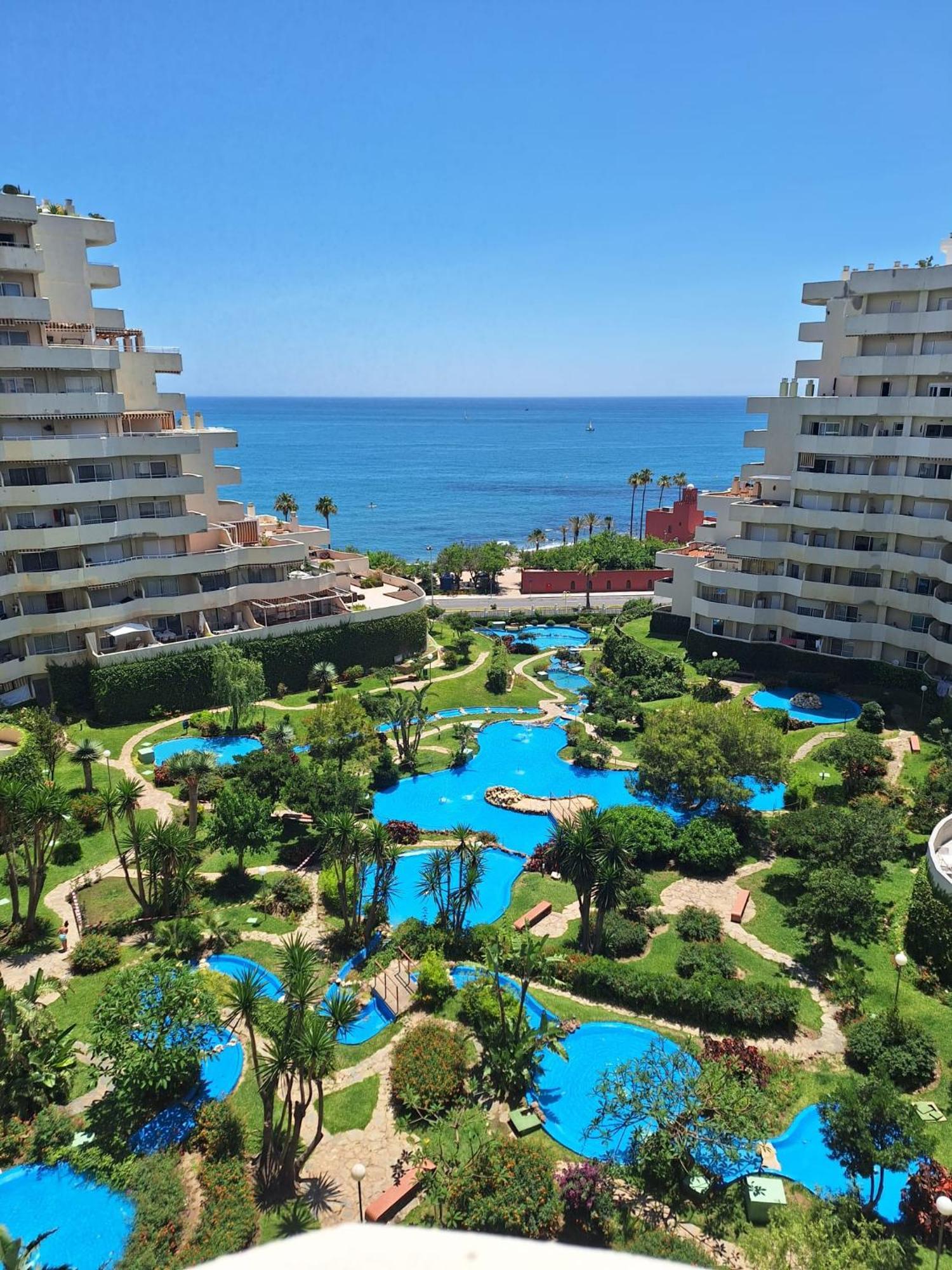 Casa Oasis Benalbeach 贝纳尔马德纳 外观 照片