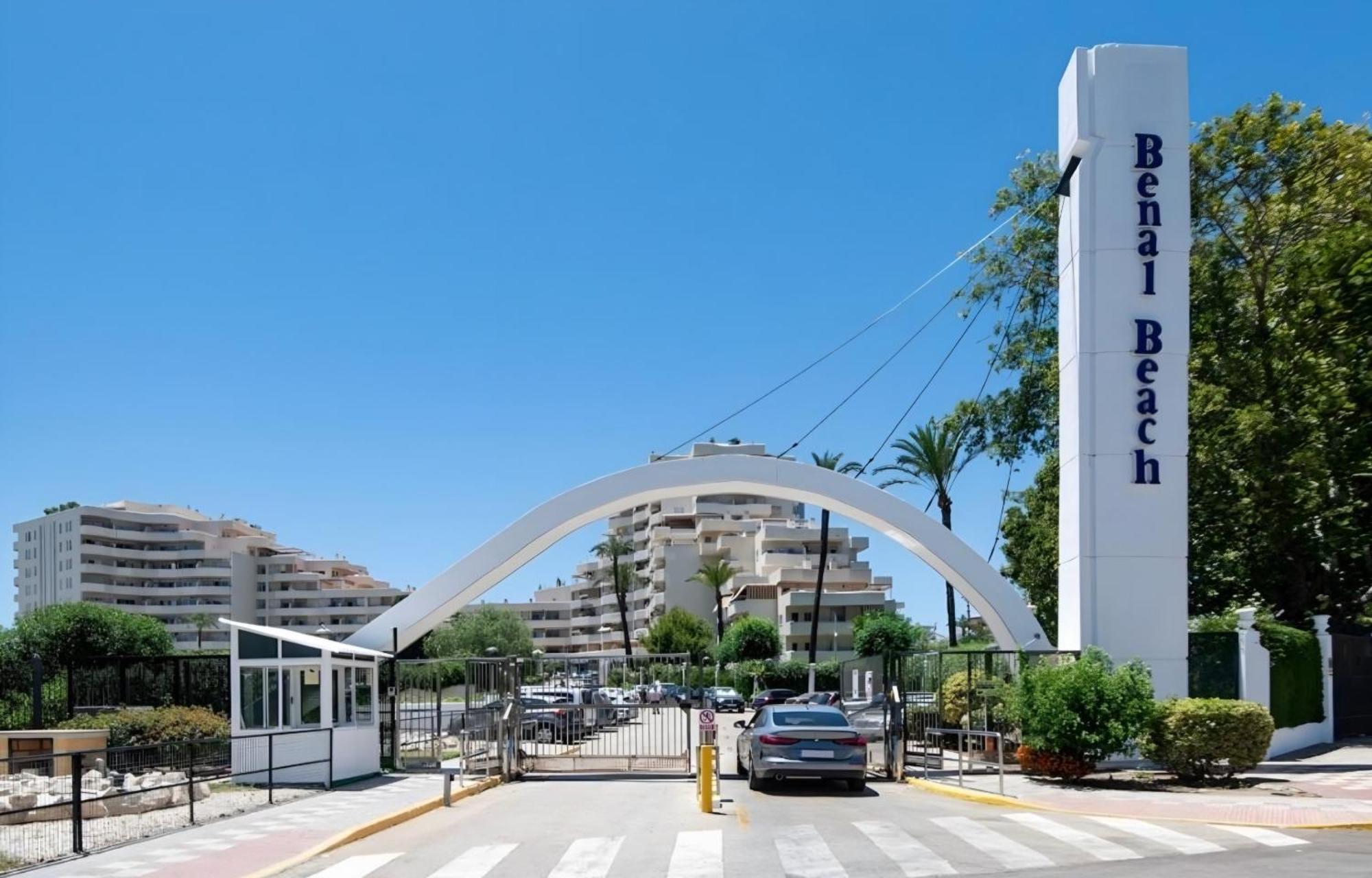 Casa Oasis Benalbeach 贝纳尔马德纳 外观 照片