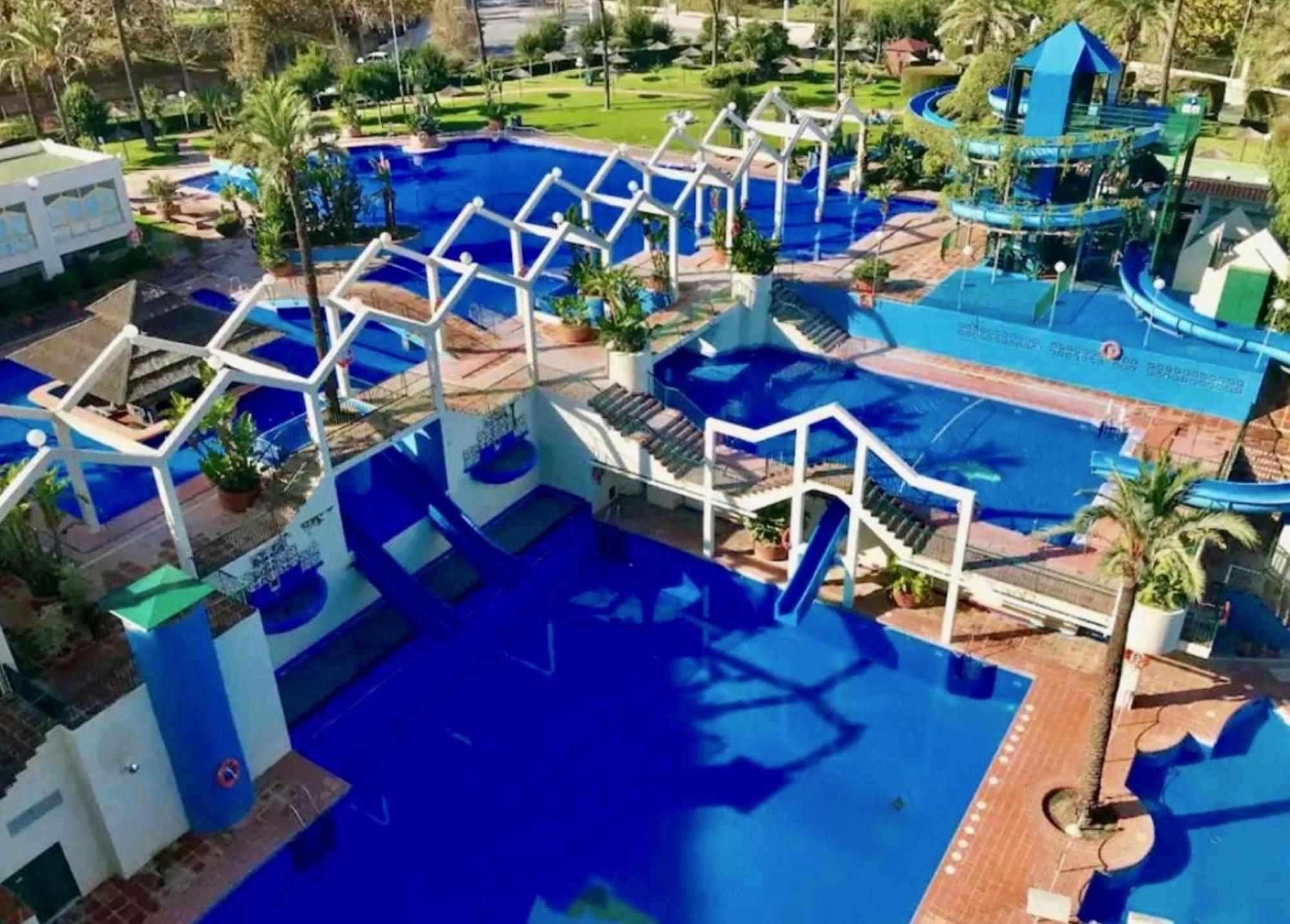 Casa Oasis Benalbeach 贝纳尔马德纳 外观 照片